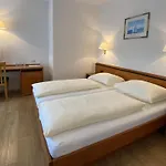 Отель Hotel-restaurant Faustschloessl Фельдкирхен-на-Дунае