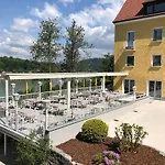 Hotel-restaurant Faustschloessl Фельдкирхен-на-Дунае