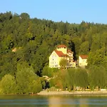 Hotel-restaurant Faustschloessl 3*