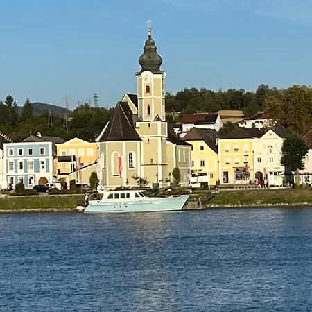 Hotel-restaurant Faustschloessl Отель Фельдкирхен-на-Дунае