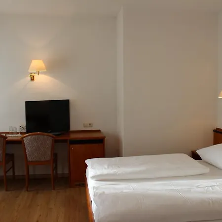 Hotel-restaurant Faustschloessl ホテル Feldkirchen an der Donau