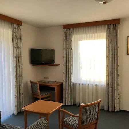 Hotel-restaurant Faustschloessl ホテル 3*