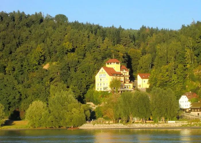 Hotel-restaurant Faustschloessl 3*