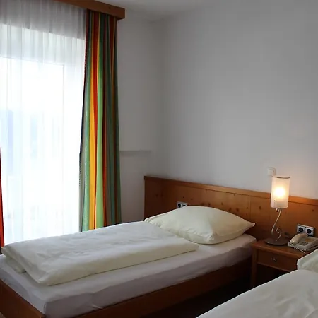 Hotel-restaurant Faustschloessl ホテル Feldkirchen an der Donau