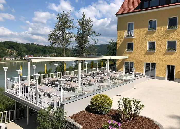 Hotel-restaurant Faustschloessl 펠드키르첸안데르도나우